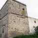 La torretta in pietra che fa parte di una struttura che un tempo ospitava uno dei frantoi della zona:  il simbolo del rione